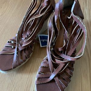 Carrini Women’s Wedge Sandal Sz 8 NWT